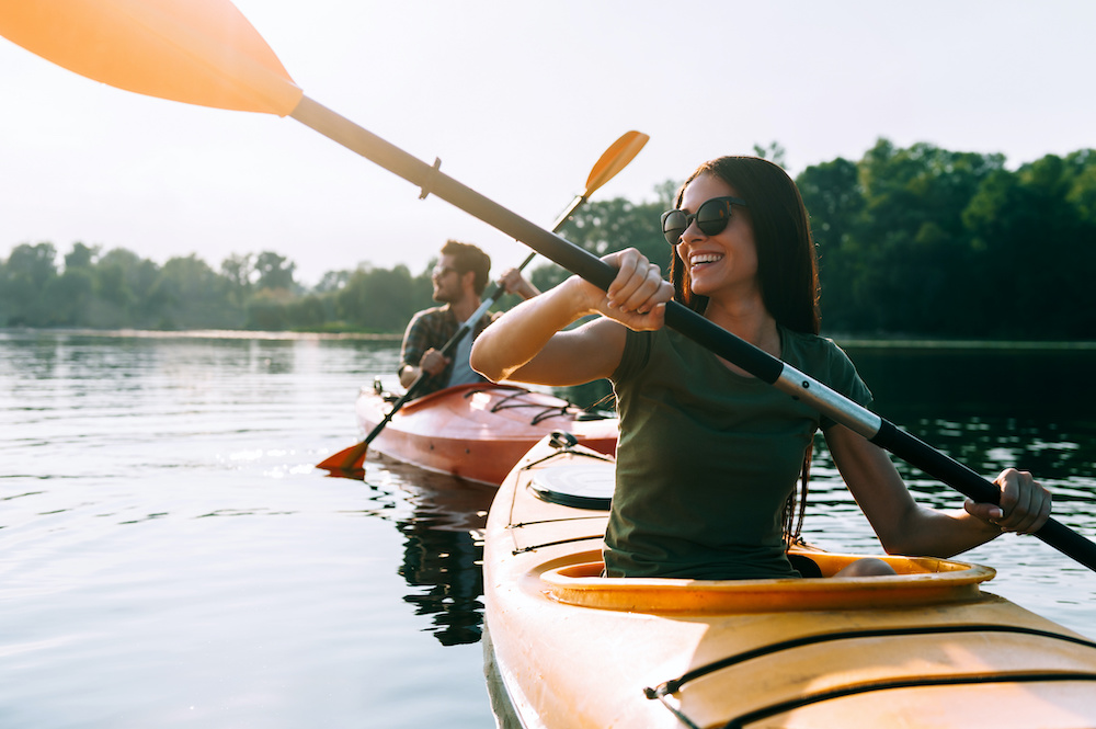 difference between canoe and kayak